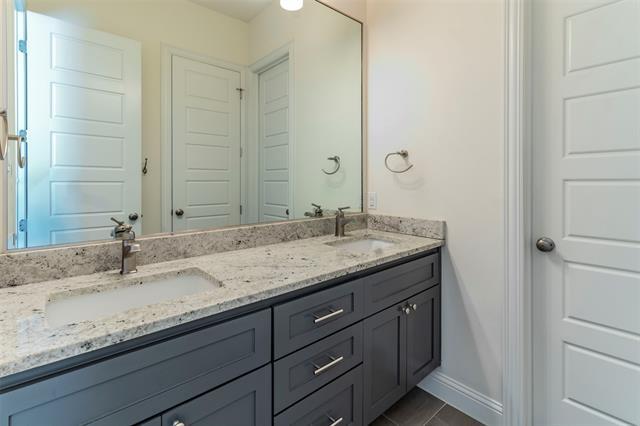 Building Photo - 404 Templeton Dr