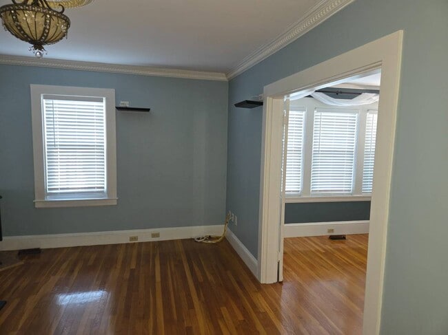 Building Photo - 2-22 Pearl St