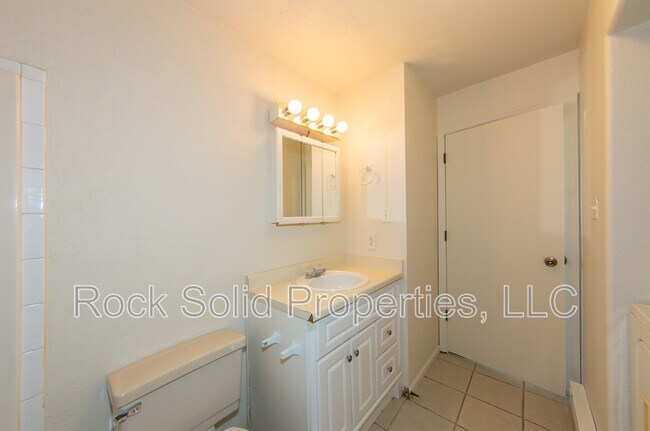 Building Photo - 1825 Edgewater Ave