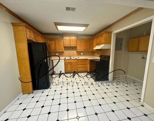 Building Photo - 401 NE Austin St