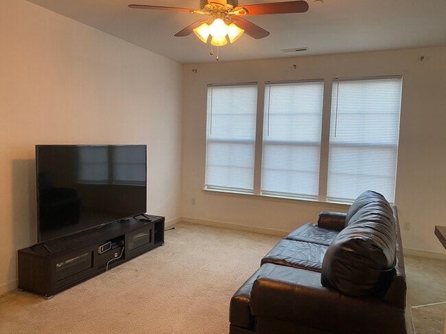 Building Photo - 72 Zenith Loop