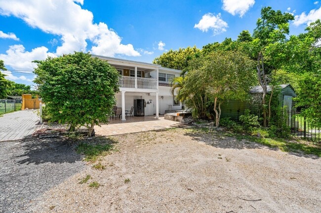 Building Photo - 4985 Gulfstream Rd