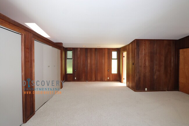 Building Photo - Contemporary Montclair 3+ Bedroom Canyon H...