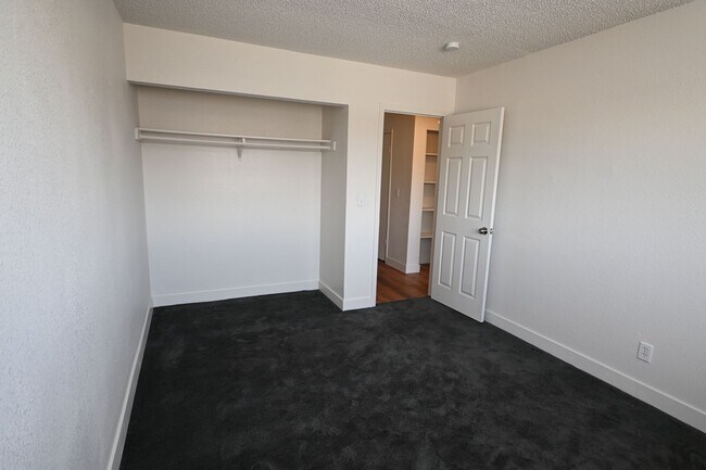 Building Photo - 1512 Cobb Ln