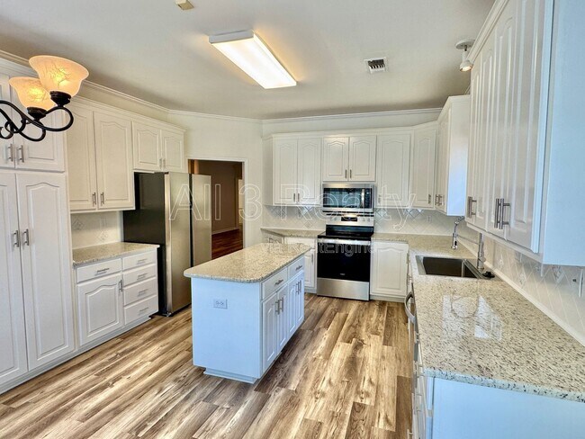 Building Photo - 113 River Chase Ct