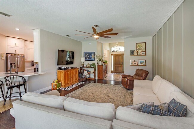 Building Photo - Beautifully Updated 4-Bedroom Pool Home in Winding Hollow