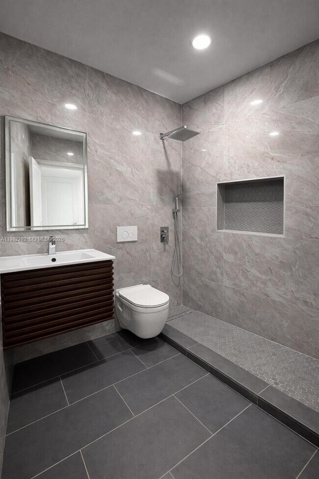 Building Photo - 916 NE 2nd St