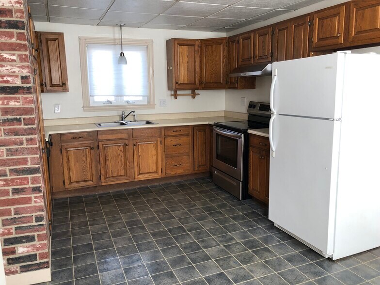 Building Photo - 250 Bartlett St