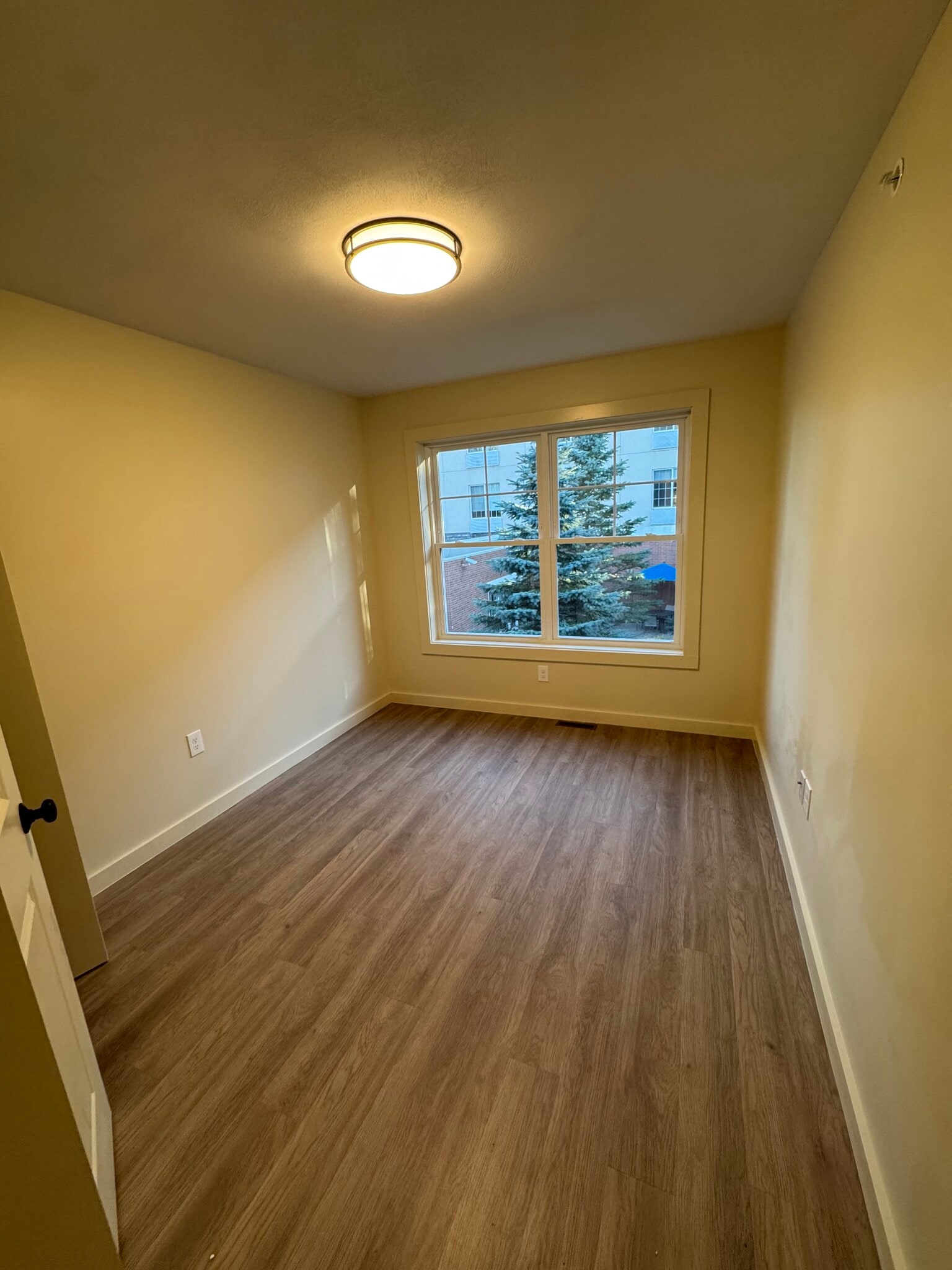 Building Photo - 6 Locust Ave