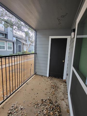 Building Photo - 9696 Walnut St