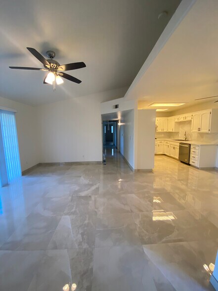Building Photo - 1542 E Alluvial Ave