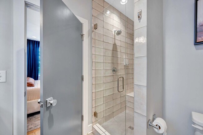 Building Photo - 2716 Delaware Ave