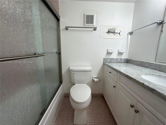 Building Photo - 2539 S Bayshore Dr