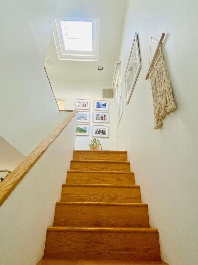 Building Photo - 2901 N Wolcott Ave