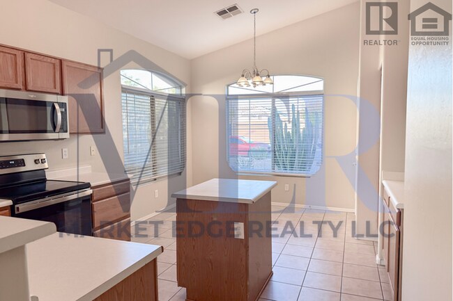 Building Photo - 3Bed/2Bath Home at Northern/107th Ave! $199 MOVE-IN SPECIAL! Ready for Immediate Move-In!