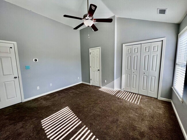 Building Photo - Tri-Level Condo – Pets Welcome, Washer & D...