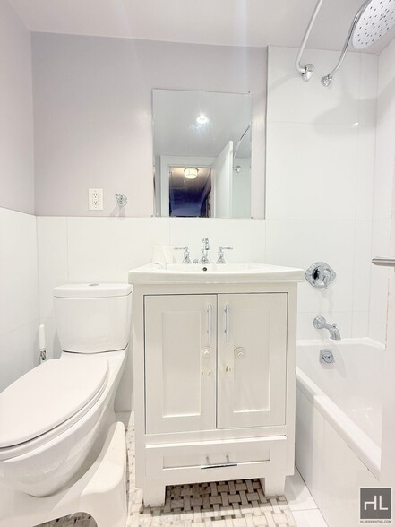 Building Photo - Renovated 2 bed 1 bath with washer and dryer - WEST 93 STREET