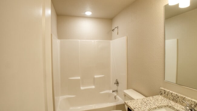 Building Photo - 610 Hollyhock Dr