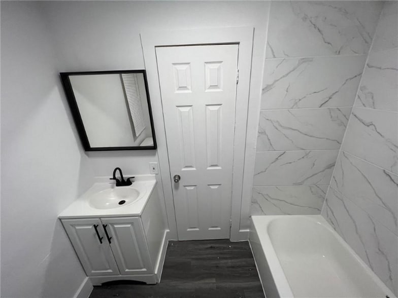 Building Photo - 3904 SW 13th Ct