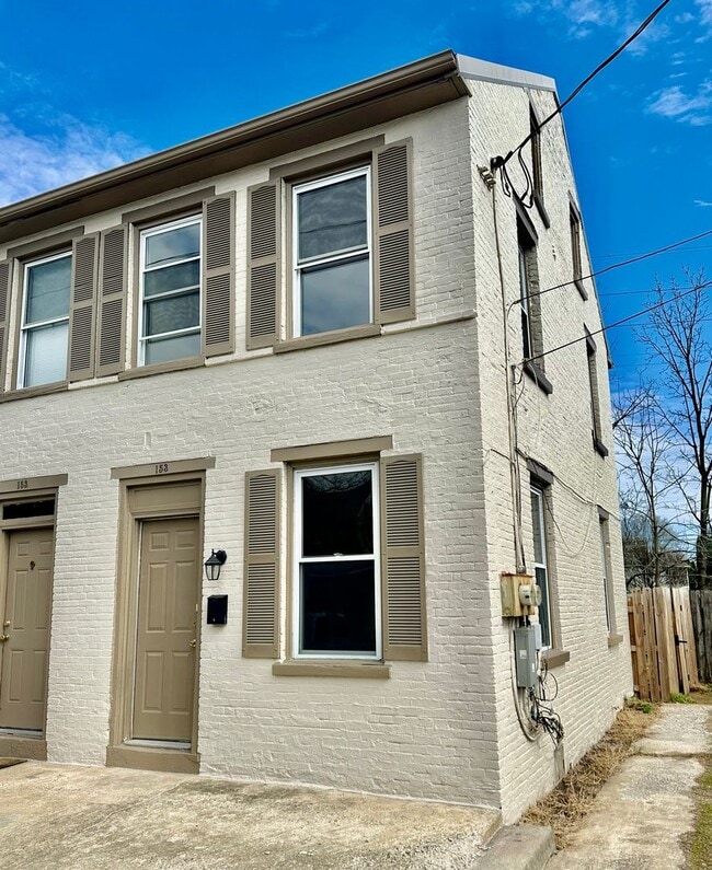 Building Photo - MAIN153