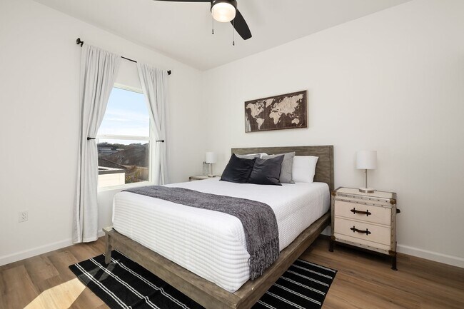 Building Photo - New Beautiful Townhome!