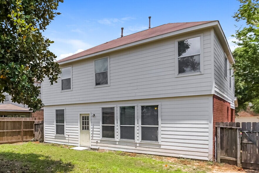 Building Photo - 12226 Carriage Oak Cir