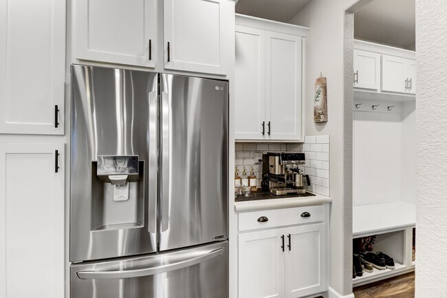 Building Photo - Beautiful 4-Bedroom, 3-Bath Home on a Quiet Cul-de-Sac in Woodland