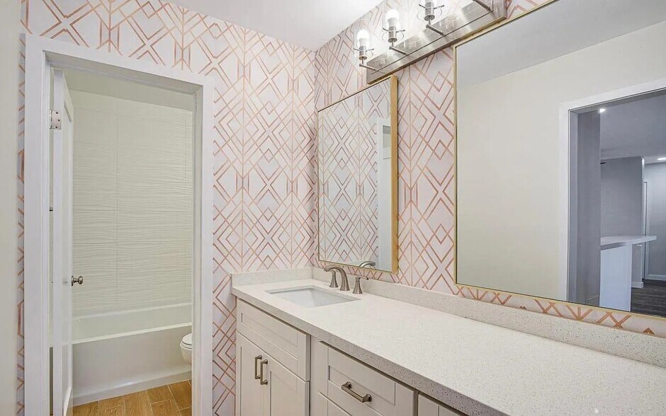 Building Photo - 4600 Lamont St