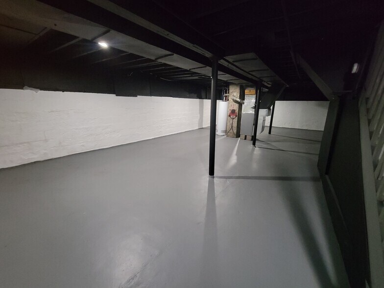 Dry basement for storage - 99 Custer St