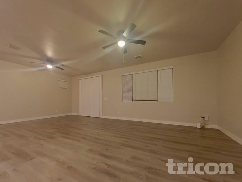 Building Photo - 16221 W La Ventilla Way