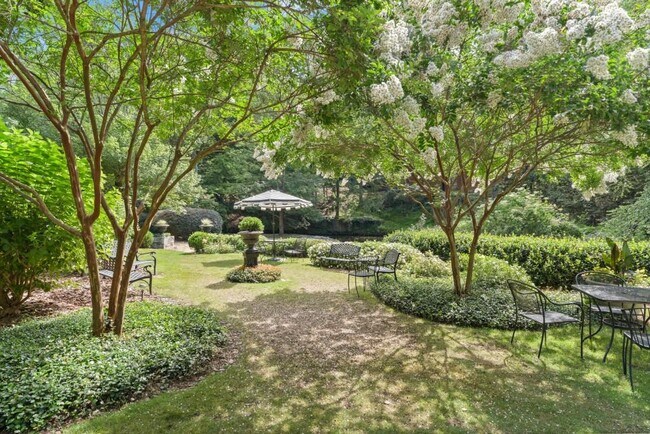 Building Photo - 25312 Plantation Dr NE