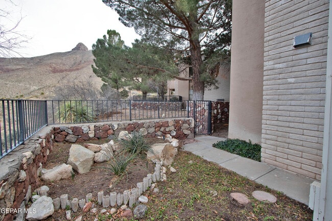 Building Photo - 5711 Mira Grande Dr