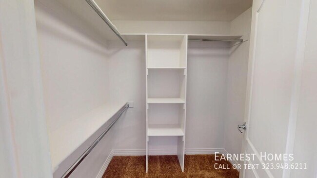 Building Photo - 11622 Oxnard St