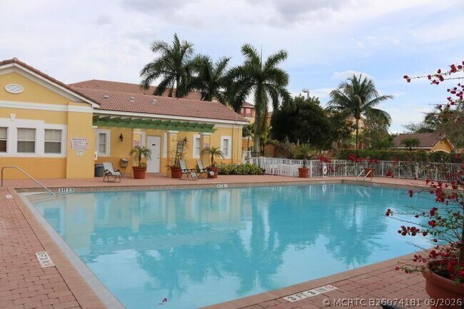 Building Photo - 2214 Shoma Dr