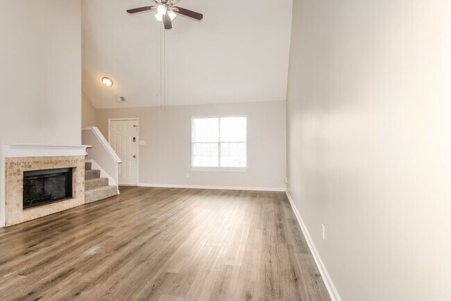 Building Photo - 8432 Creek Front Dr