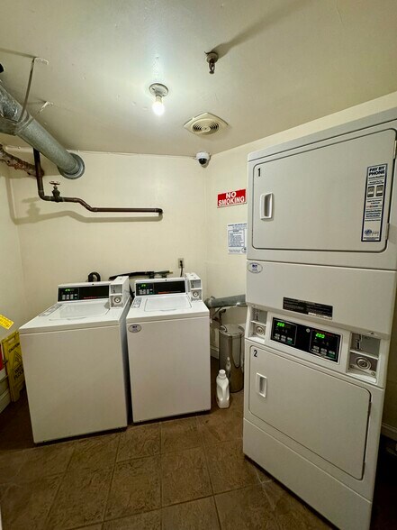 Building Photo - 870 Grove St