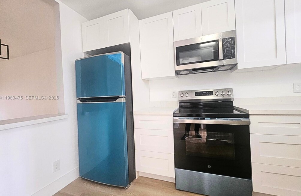 Building Photo - 333 NW 17th Ct