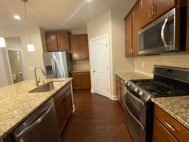 Building Photo - AVAILABLE NOW!-BUNGALOW STYLE HOME -JUST B...