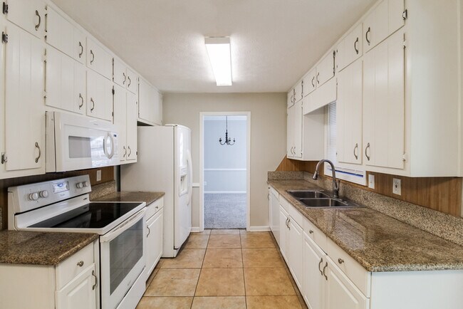 Building Photo - 5017 Dekalb Way