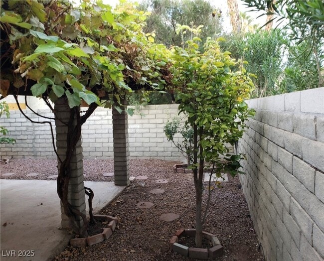 Building Photo - 2524 Sidonia Ave