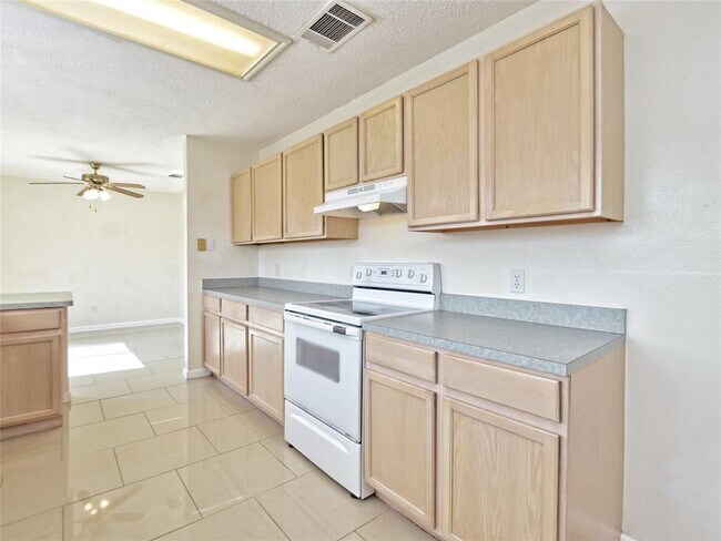 Building Photo - 15357 Oconto Dr