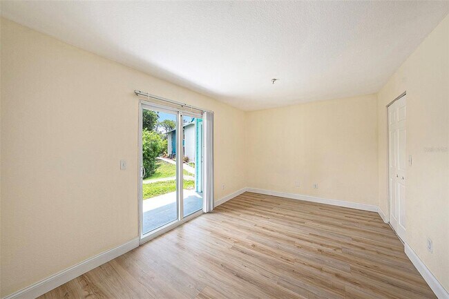 Building Photo - 455 Alt 19