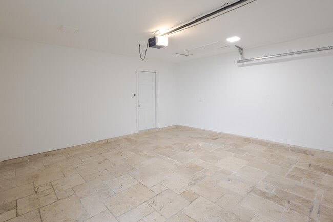 Building Photo - 23157 Bentley Pl