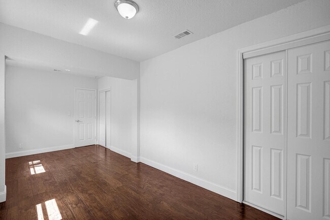 Building Photo - 651 SW 15th St