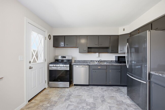 Building Photo - DELHI - Charming Brick Cape Cod 3-4 bed 1.5 bath.