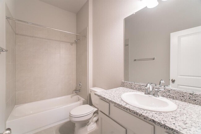 Building Photo - 2344 Goldenglade Dr