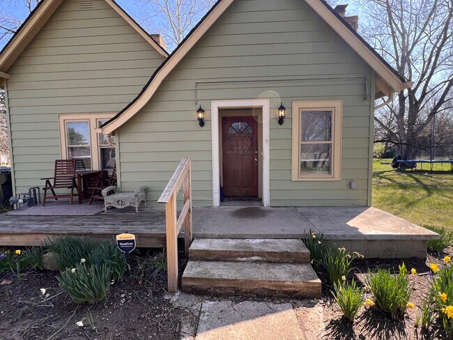 Building Photo - 433 N Randall St