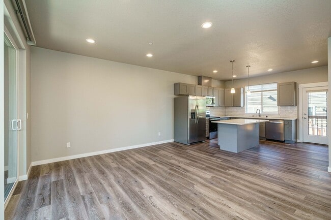 Building Photo - Move In Ready 3 Bedroom 2.5 Bathroom - Convenient Camas Location