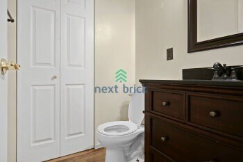 Building Photo - Welcome to this charming 2 bedroom, 2.5 bathroom townhouse in Bothell.