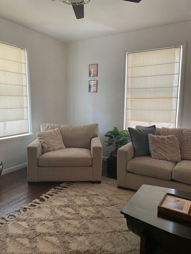 Building Photo - Great short term stay property! Nightly to monthly stays available!!